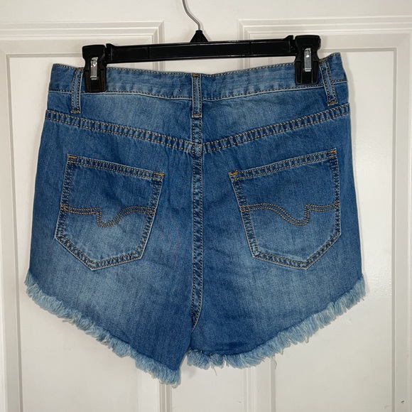 NWT Fashion Nova Size 27 Distressed Denim Shorts - Picture 4 of 6